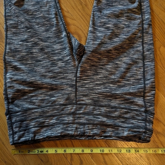 32 Degrees Cool Large Black, Brown, & White  Abstract Striped Leggings - Picture 6 of 7